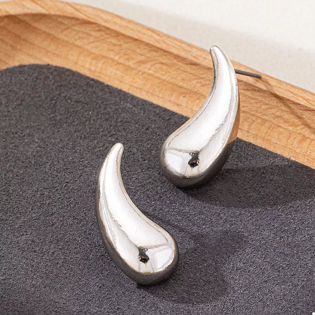 Curved Teardrop Stud Earrings | Earrings Daverri Fashions