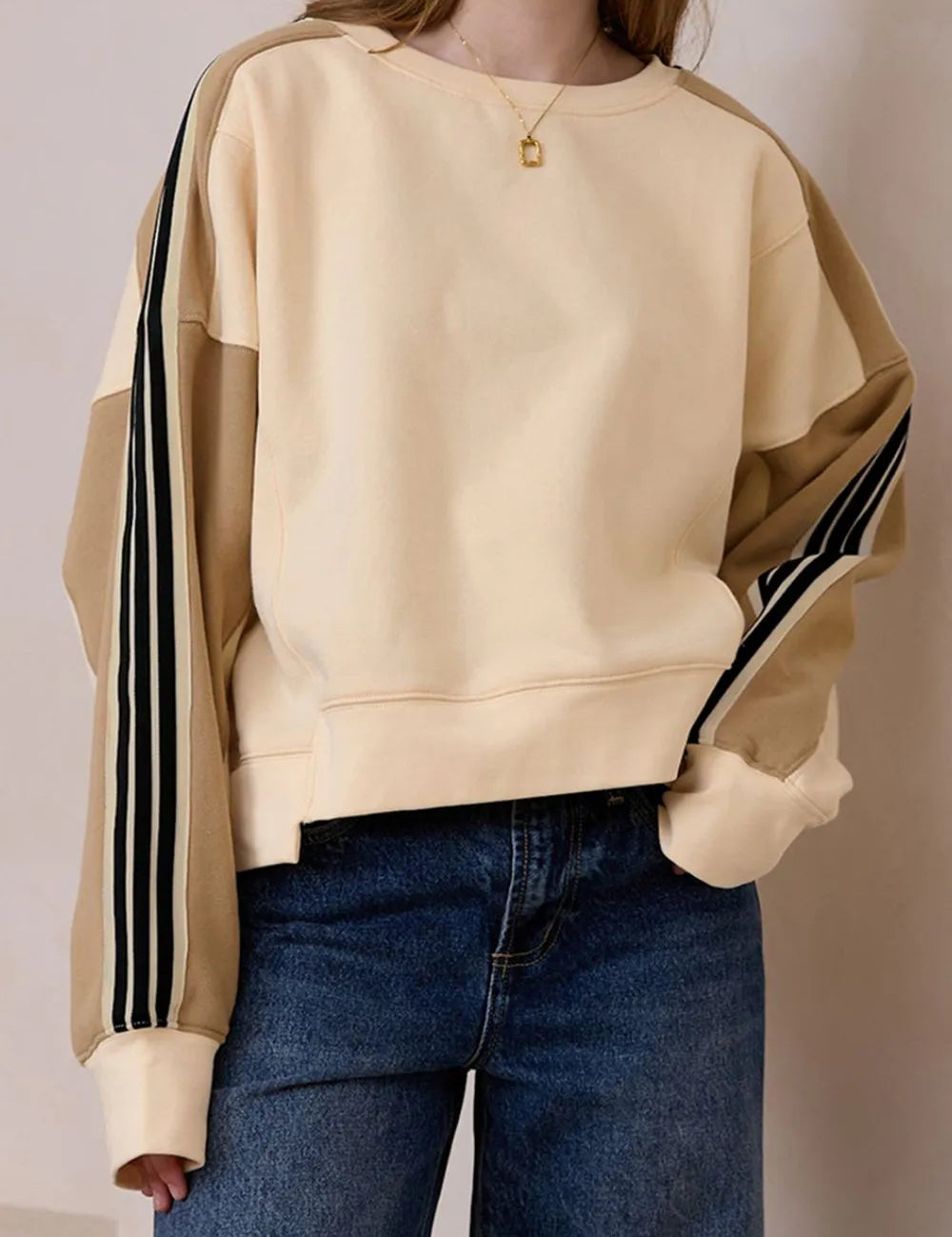 Beige Contrast Round Neck Long Sleeve Sweatshirt | Sweatshirts Daverri Fashions
