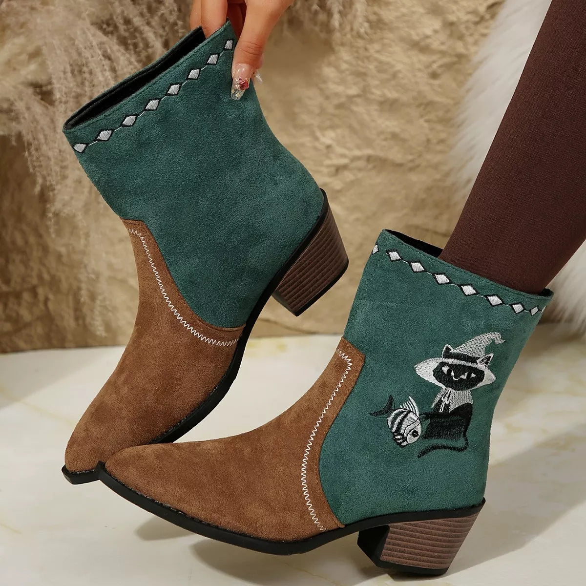 Sami Western Cowboy Boots with Embroidered Design | Boots Daverri Fashions