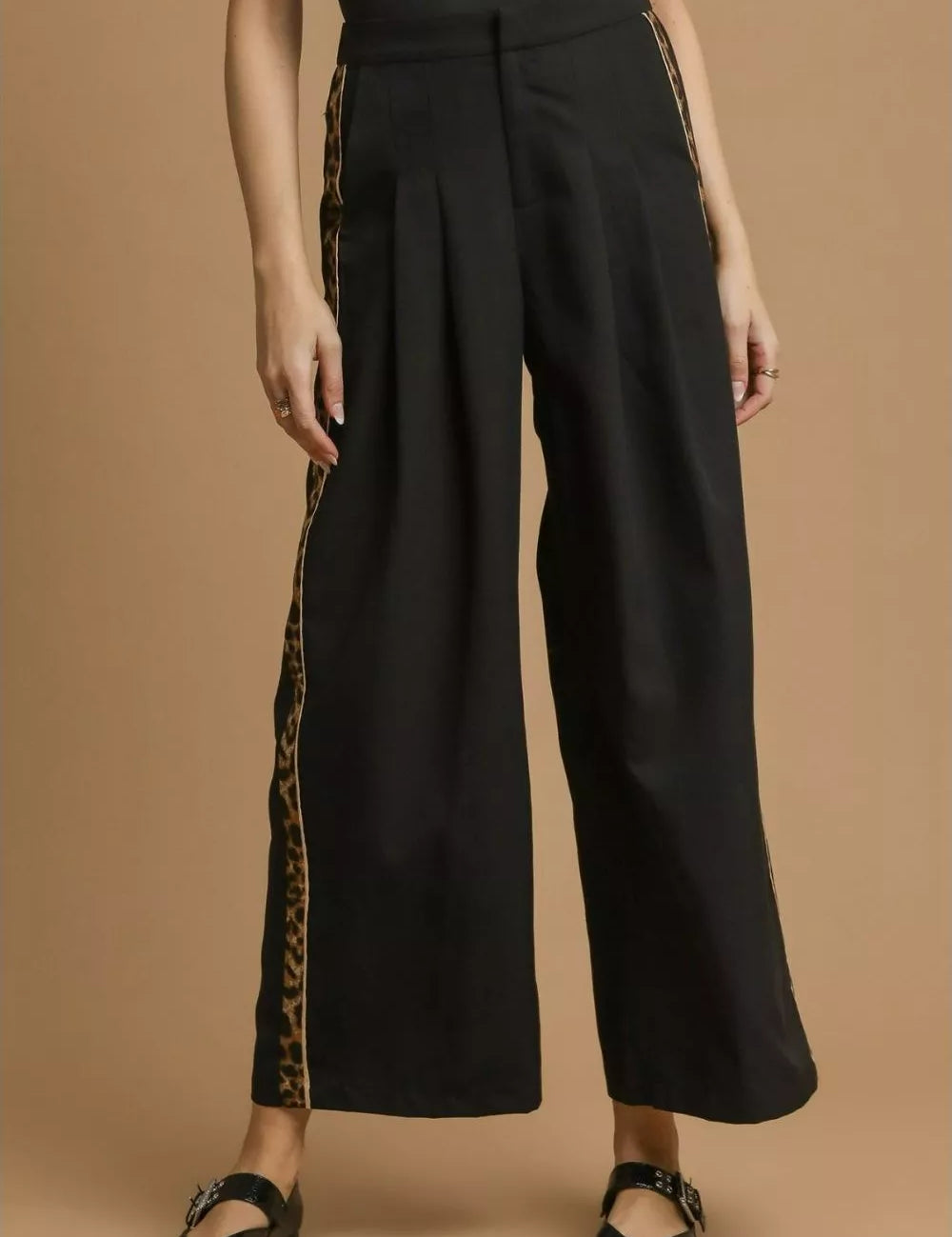 Black Umgee Front Pleated Wide-Leg Pants with Contrast Trim | Daverri Fashions