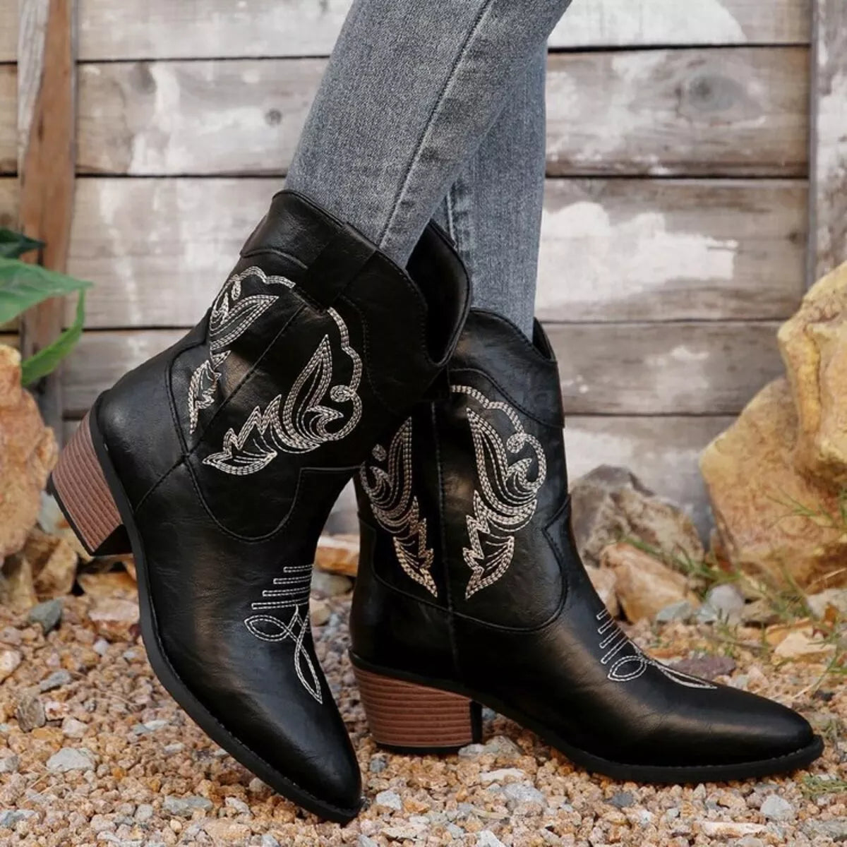Sami Western Cowboy Boots with Embroidered Design | Boots Daverri Fashions