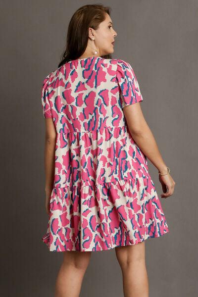 Umgee Full Size Abstract Print Pleat Detail Short Sleeve V-Neck Tiered Dress Plus Size | Daverri Fashions