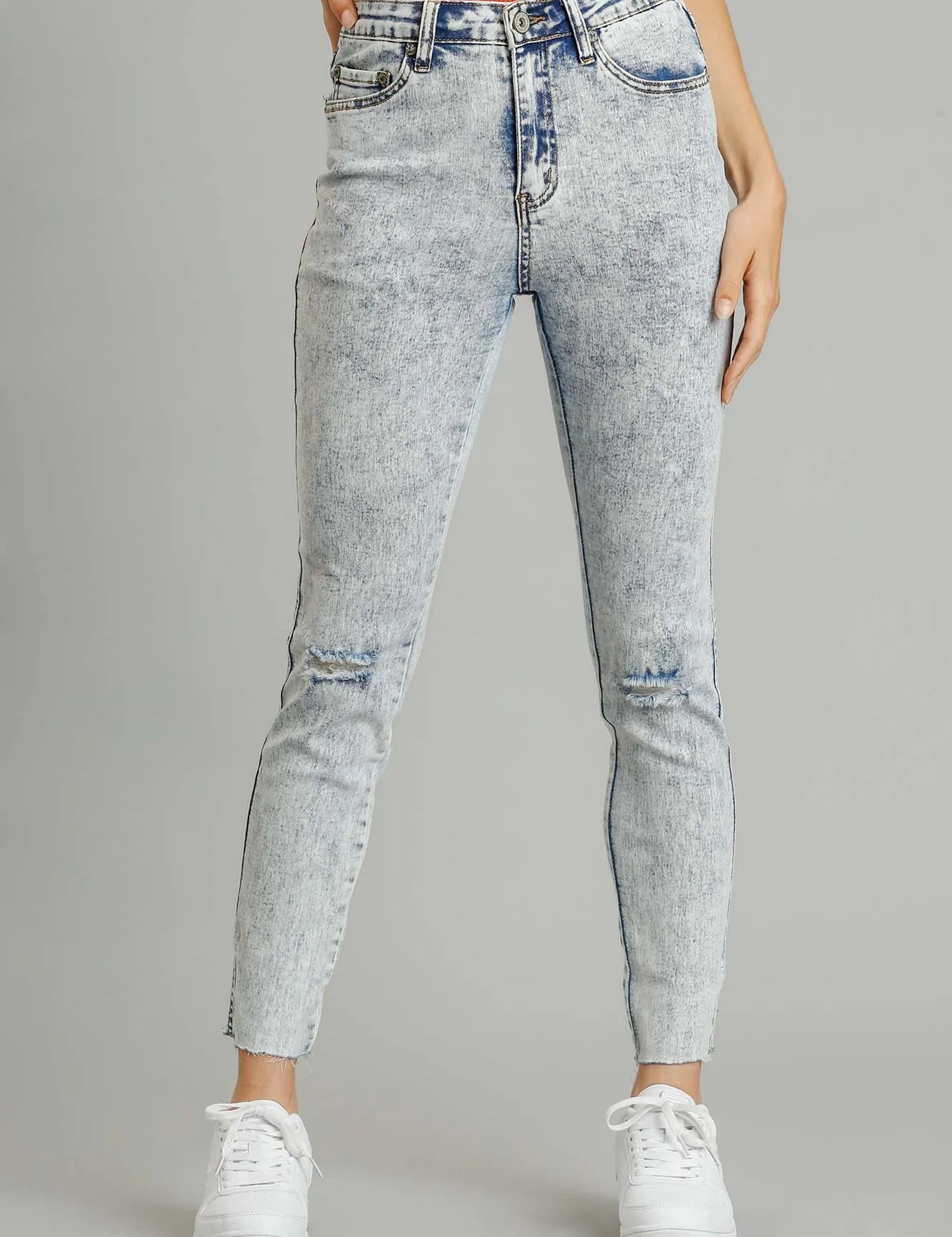 Umgee 5-Pockets Distressed Detail Stretch Denim Skinny Jeans with Unfinished Hem | Jeans Daverri Fashions