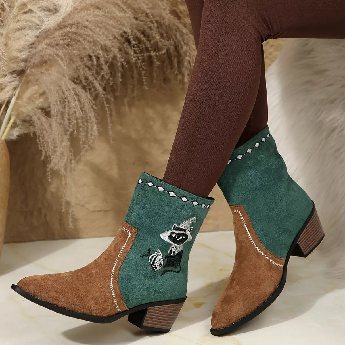 Sami Western Cowboy Boots with Embroidered Design | Boots Daverri Fashions