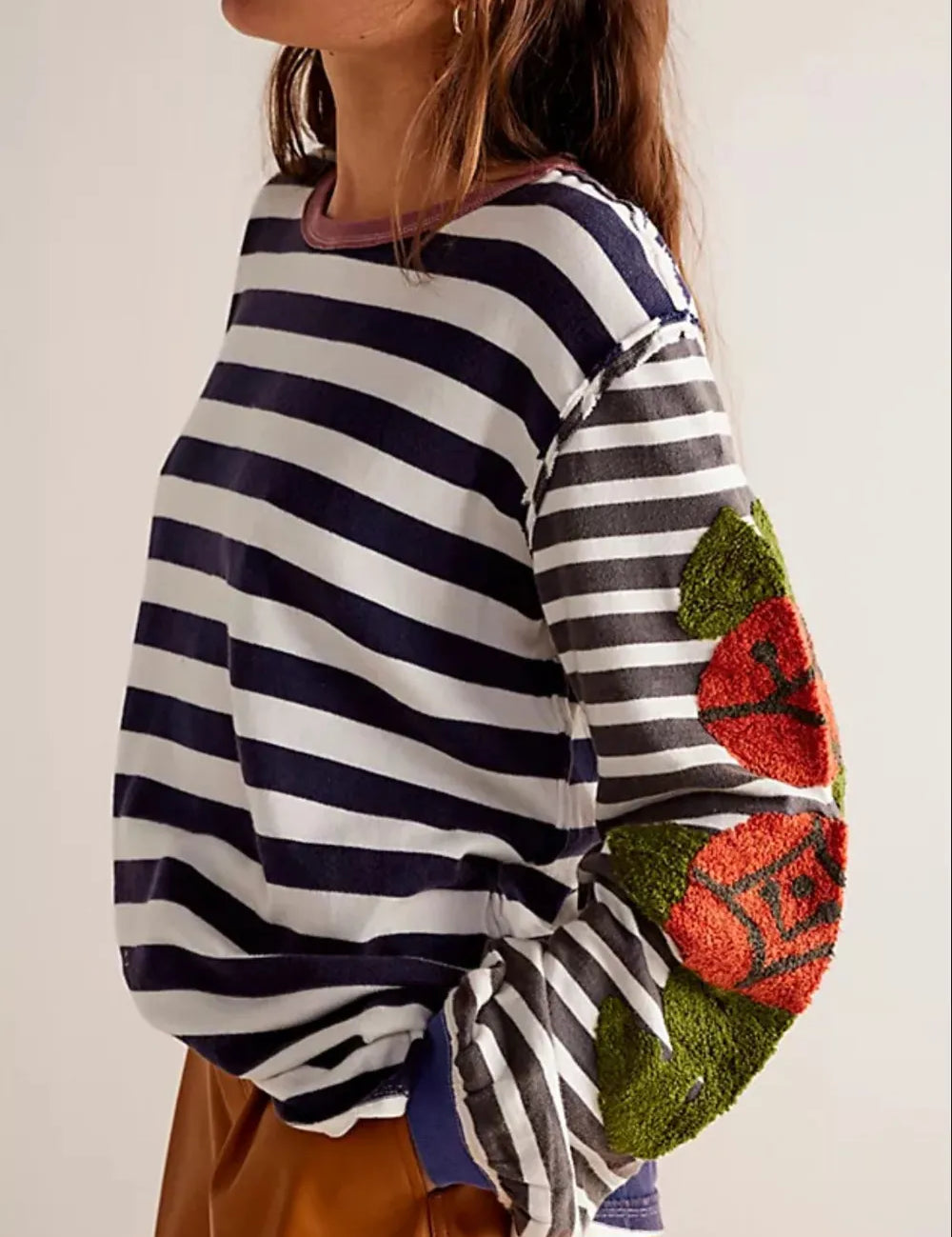 Black Striped Round Neck Long Sleeve Sweatshirt | Sweatshirts Daverri Fashions