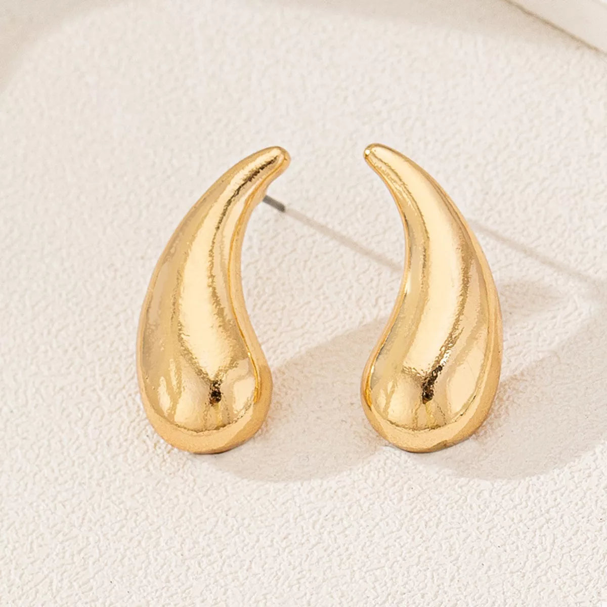 Curved Teardrop Stud Earrings | Earrings Daverri Fashions