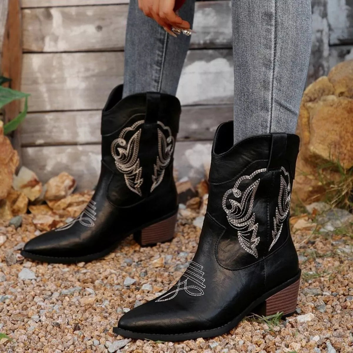 Black Sami Western Cowboy Boots with Embroidered Design | Boots Daverri Fashions