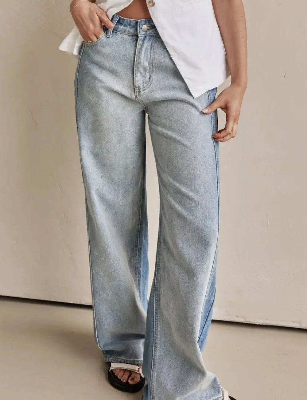 Contrast Straight Leg Jeans with Pockets | Jeans Daverri Fashions