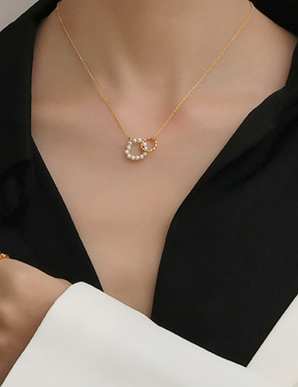 Pearl Hoop Link Pendant Necklace | Necklaces Daverri Fashions