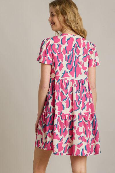 Umgee Full Size Abstract Print Pleat Detail Short Sleeve V-Neck Tiered Dress Plus Size | Daverri Fashions