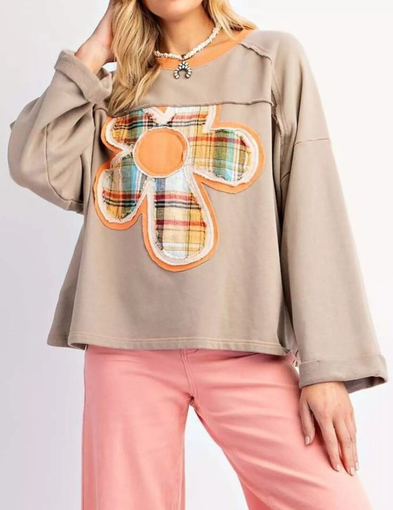 Grey Plaid Flower Patched Round Neck T-Shirt | T-Shirts Daverri Fashions