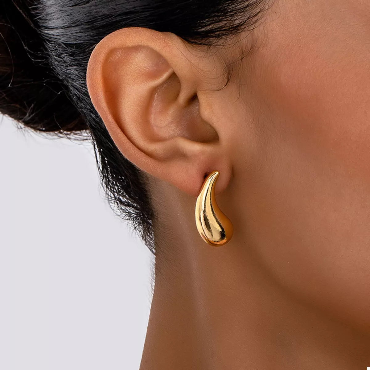 Gold One Size Curved Teardrop Stud Earrings | Earrings Daverri Fashions