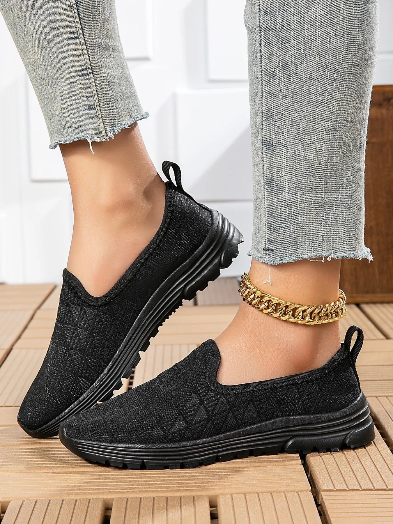 Black Breathable Mesh Slip-On Sneakers | Sneakers Daverri Fashions