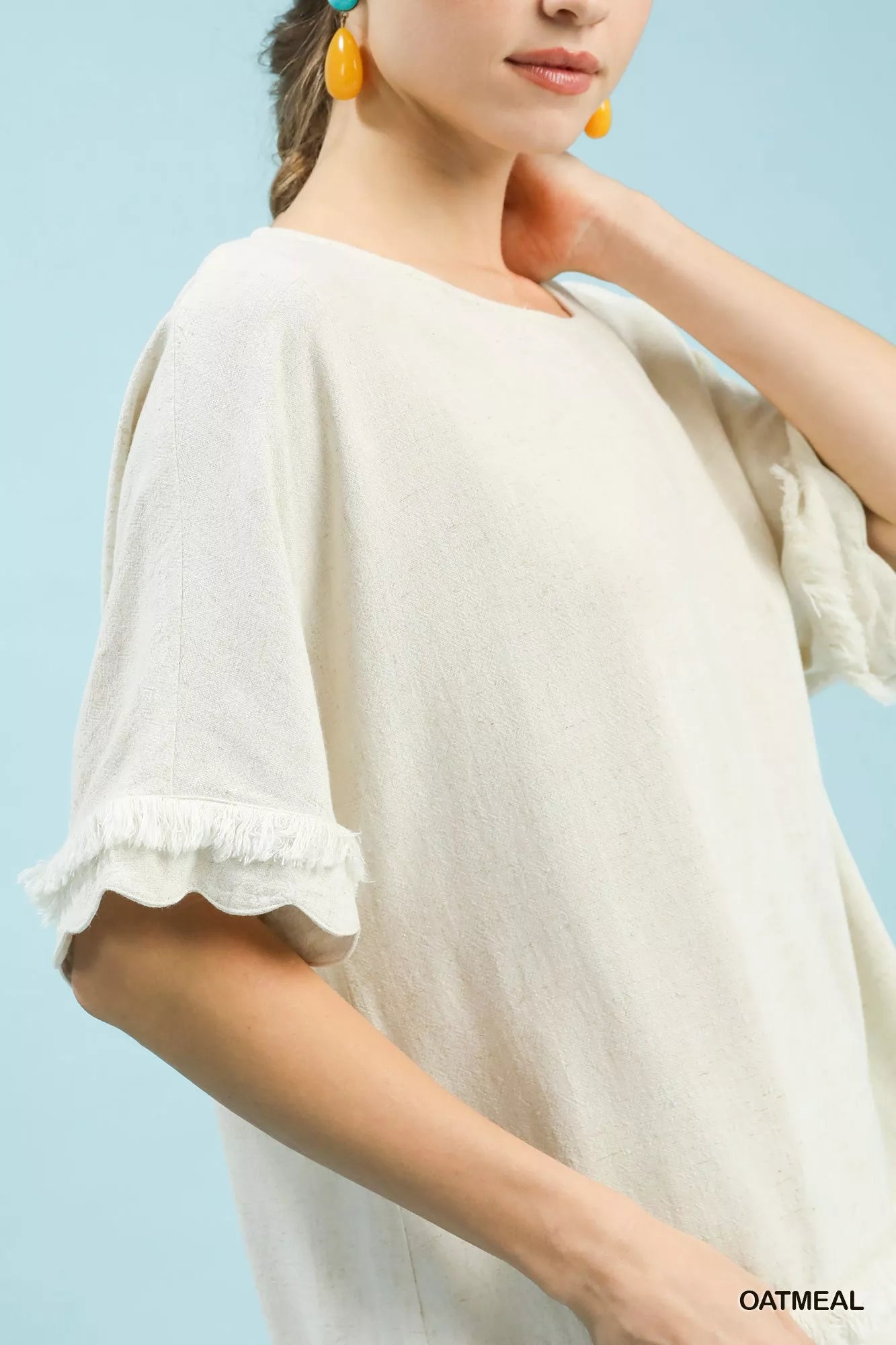 Umgee Linen Frayed Hem Scallop Edge Top in oatmeal