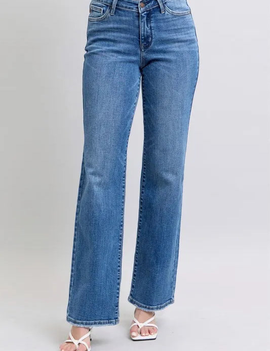 DK 22W Judy Blue Full Size High Waist V-Front Vintage Wash Straight Jeans Plus Size | Daverri Fashions