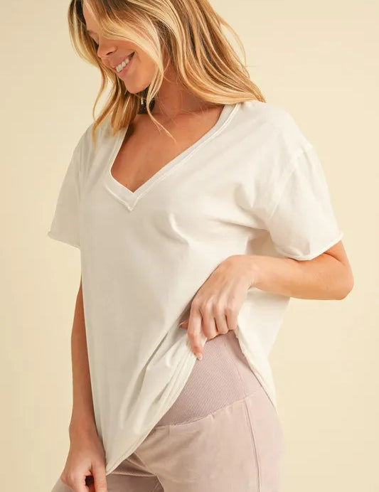 Aemi+Co V-Neck Short Sleeve T-Shirt | Daverri Fashions