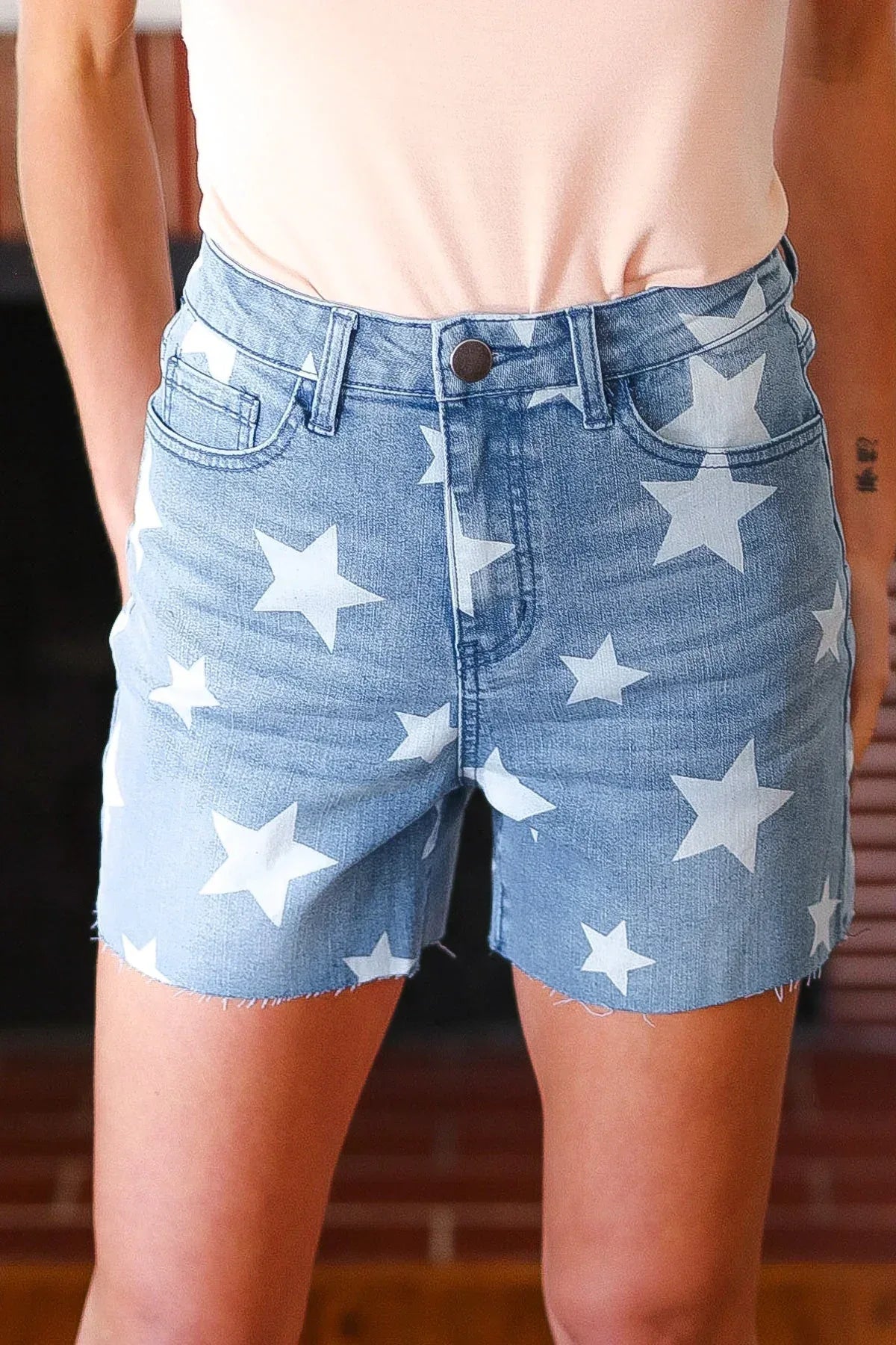 Light Wash Star Print High Rise Denim Shorts - DAVERRI FASHIONS