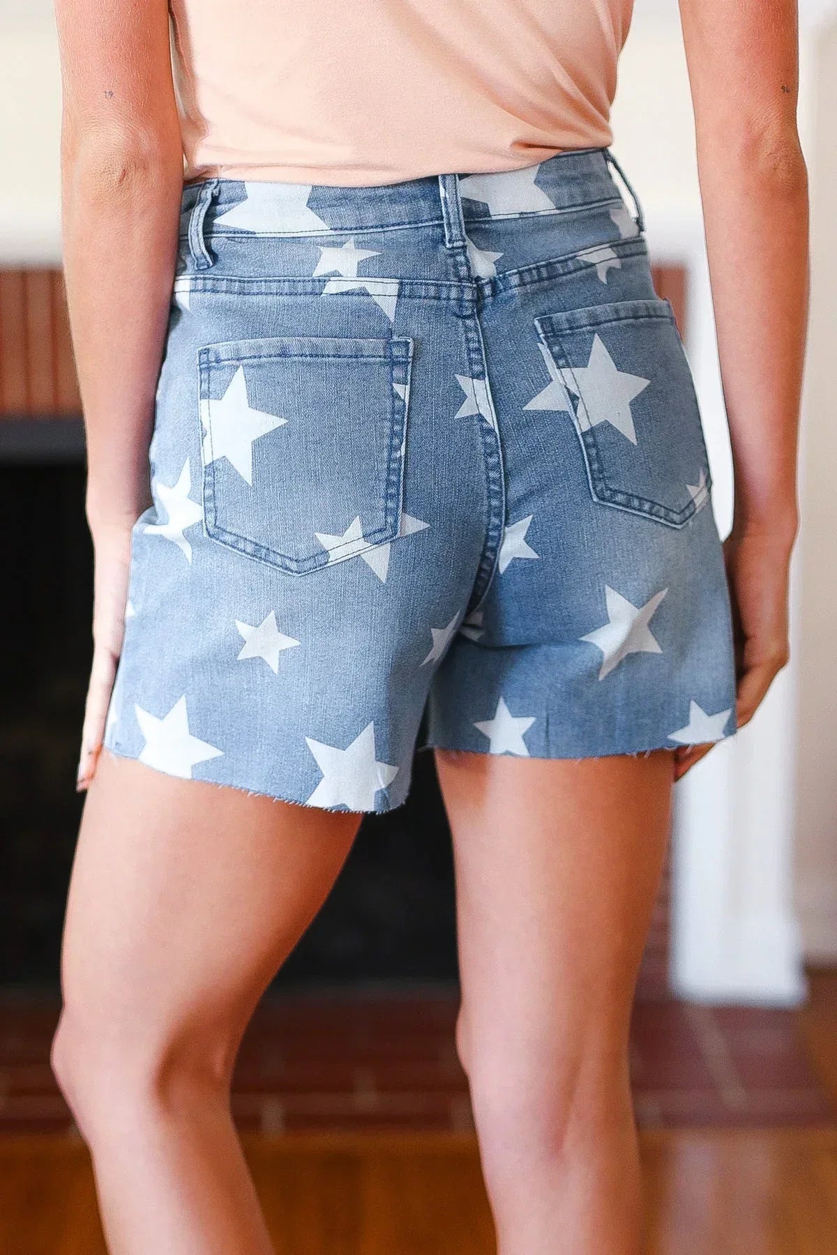 Light Wash Star Print High Rise Denim Shorts - DAVERRI FASHIONS
