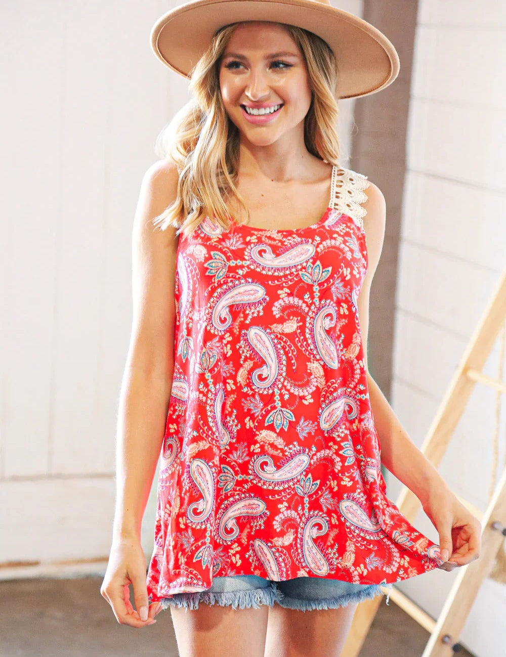 Coral Paisley Scallop Crochet Strap Tank Top | Daverri Fashions