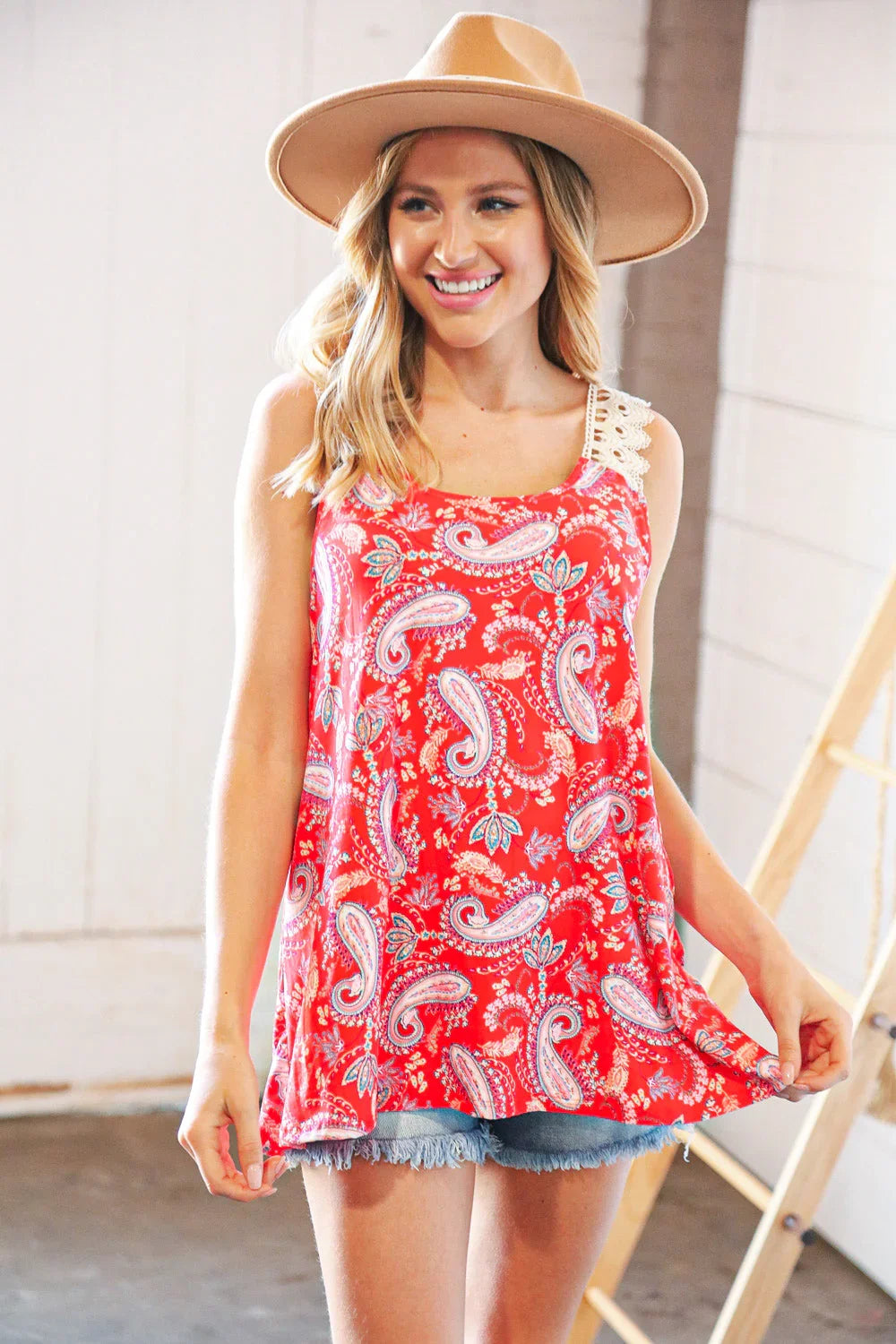 Coral Paisley Scallop Crochet Strap Tank Top | Daverri Fashions