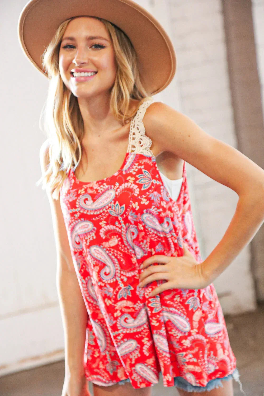 Coral Paisley Scallop Crochet Strap Tank Top - DAVERRI FASHIONS
