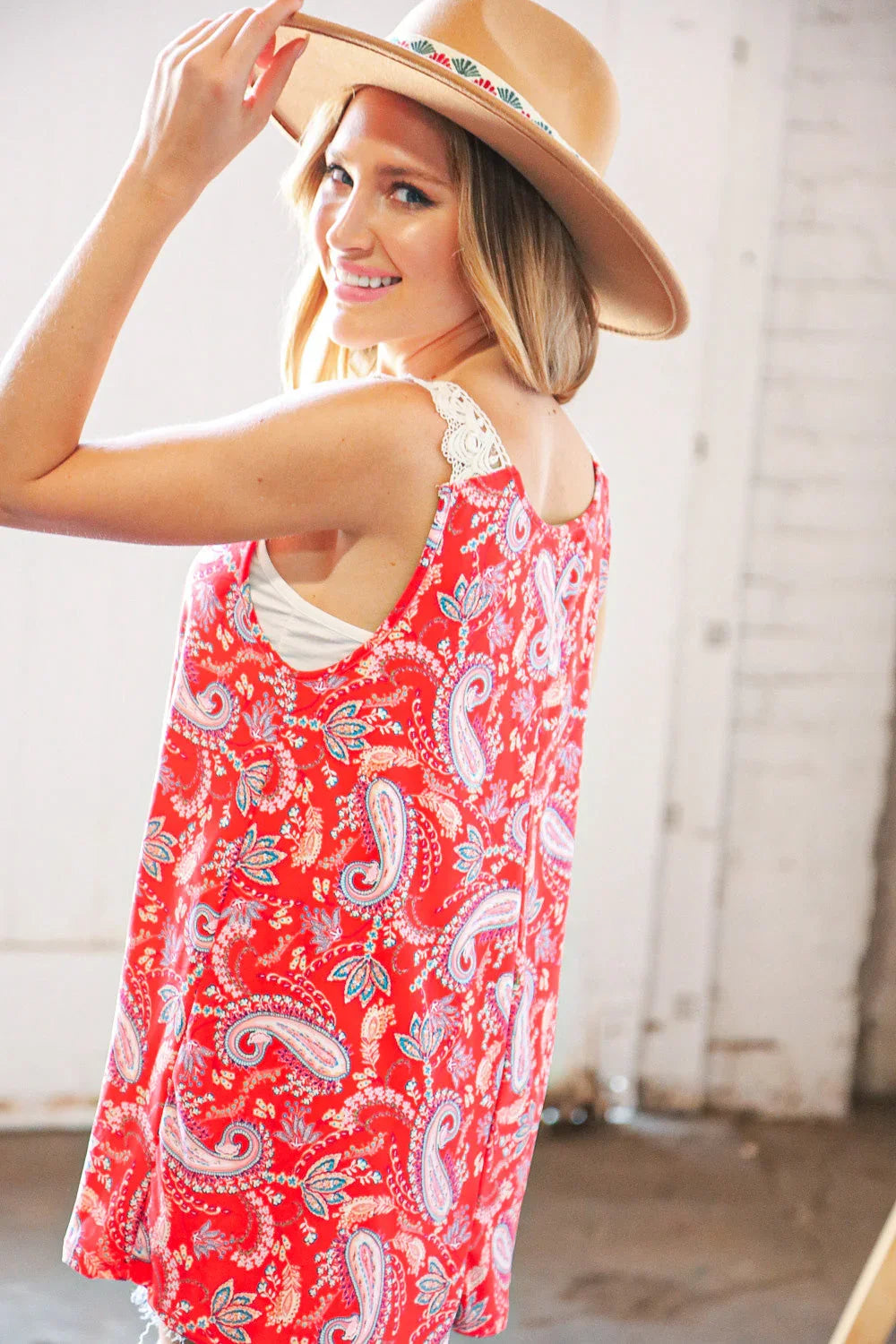 Coral Paisley Scallop Crochet Strap Tank Top | Daverri Fashions