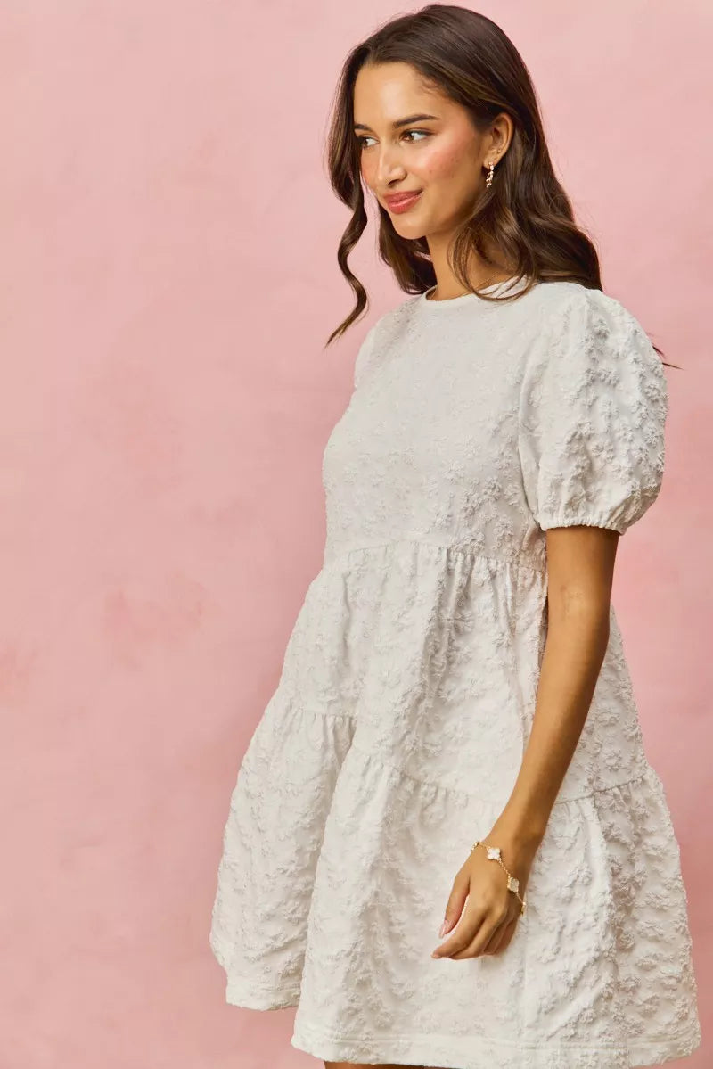 Light gray SO ME floral jacquard diagonal tiered short mini dress with lace texture, puffed sleeves