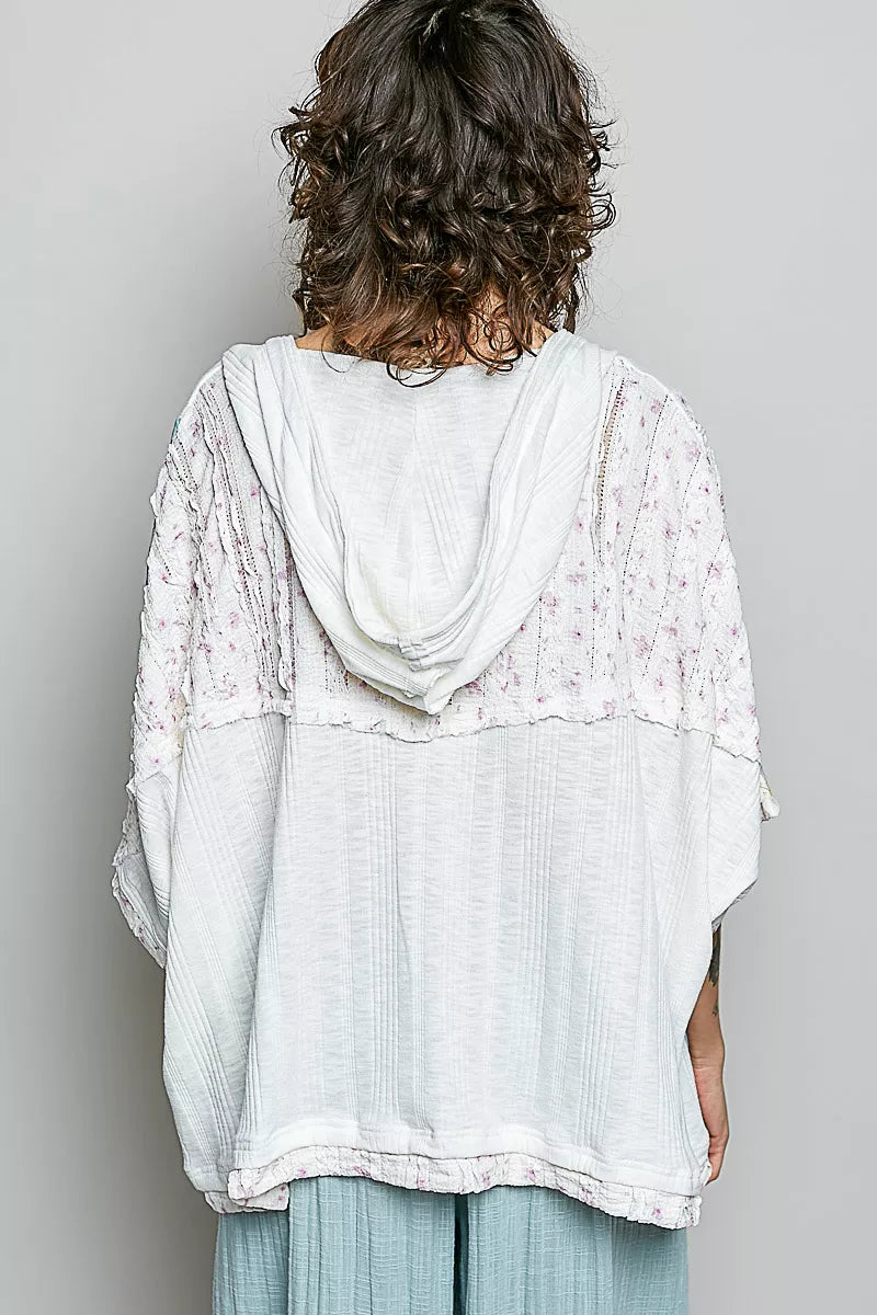 POL Floral Star Patch hooded blouse in white lace-trimmed poncho with ribbed fabric