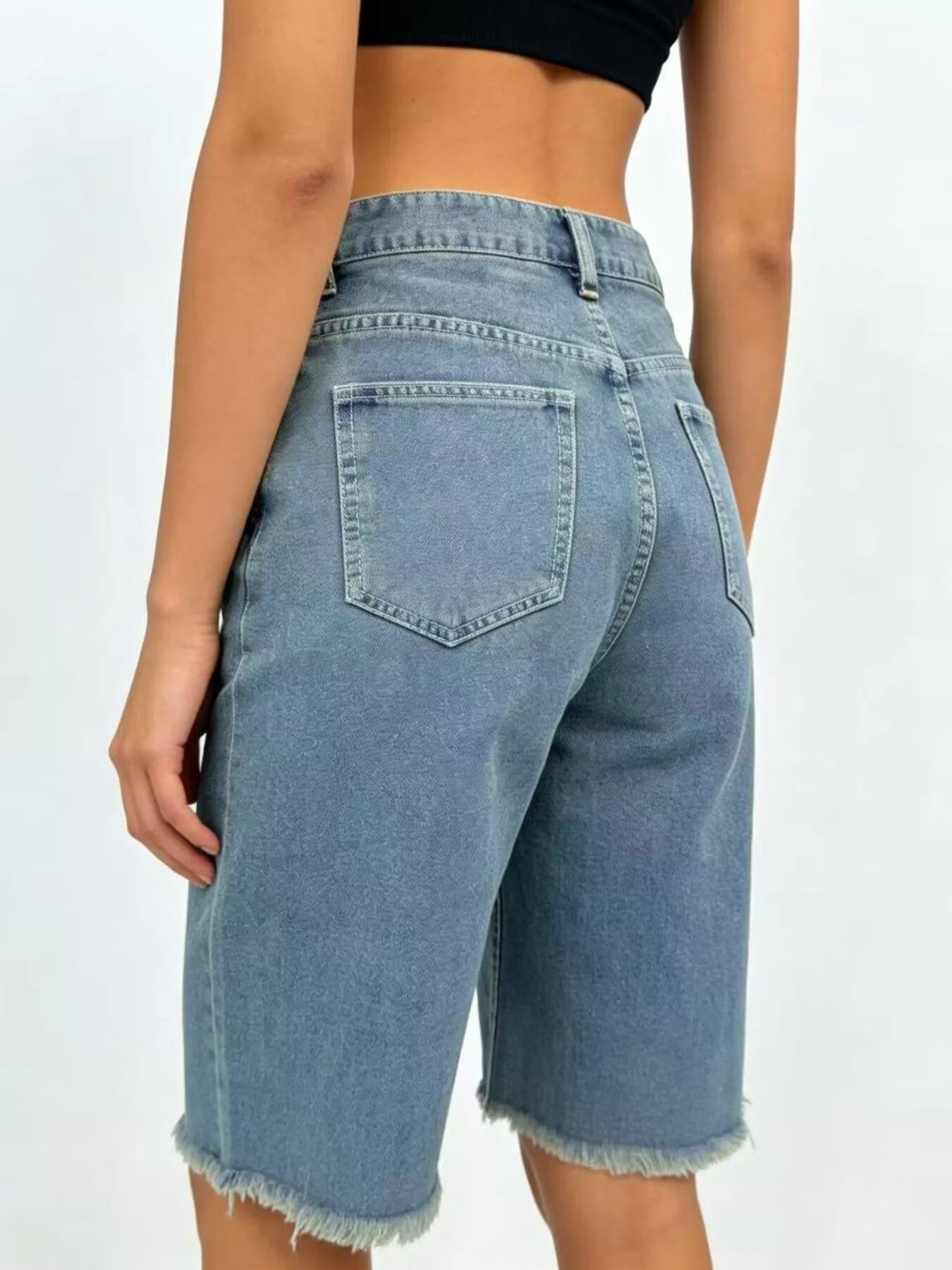 Frayed hem relaxed fit light-wash high-waist denim shorts