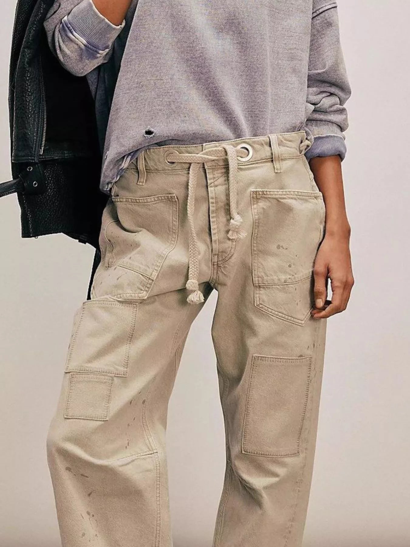 Daverri Washed Relaxed Fit Barrel Jeans in beige with patch pockets and drawstring waist