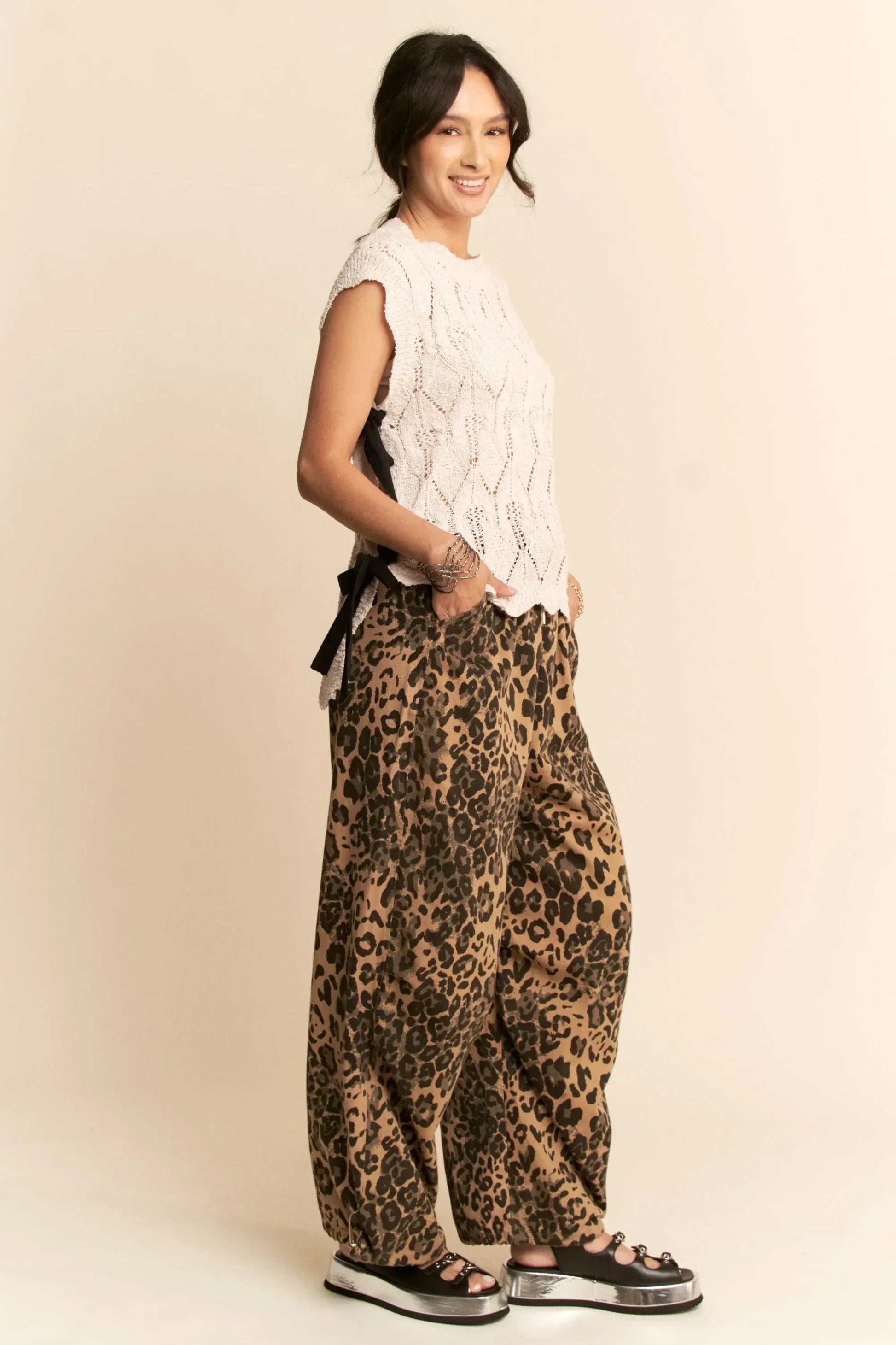 Davi & Dani Ribbon Bow Ties Scalloped Trim Knit Semi Crop Top - DAVERRI FASHIONS