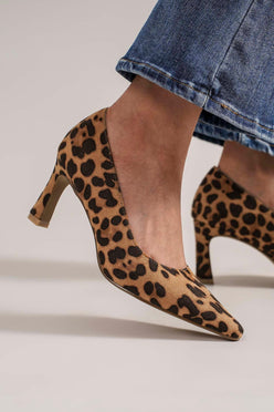 Beast Fashion Faux Suede Leopard Point Toe Pumps - DAVERRI FASHIONS