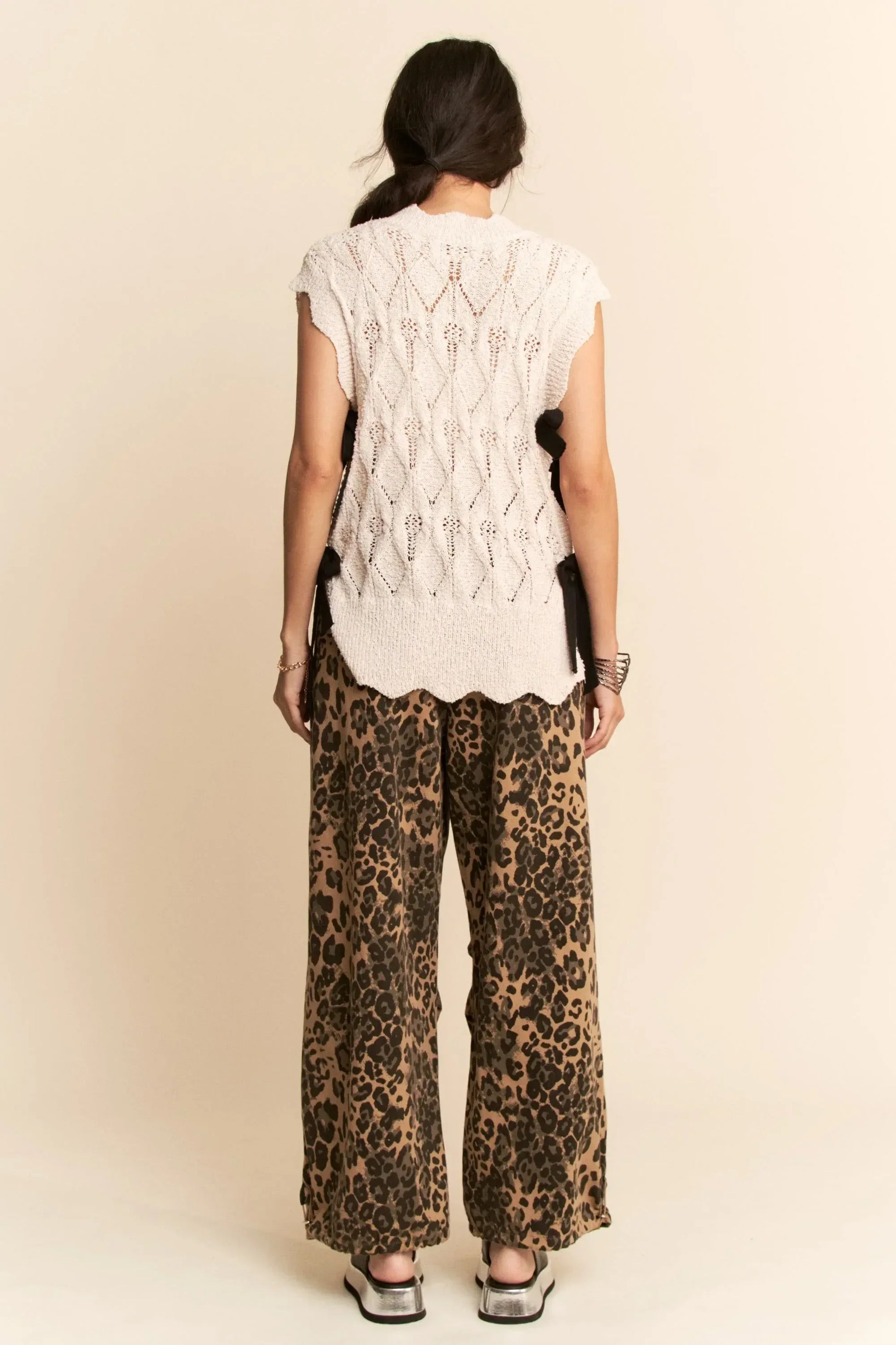 Davi & Dani Ribbon Bow Ties Scalloped Trim Knit Semi Crop Top - DAVERRI FASHIONS