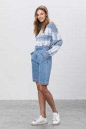 MEDIUM BLUE WASH DENIM MOM SHORTS