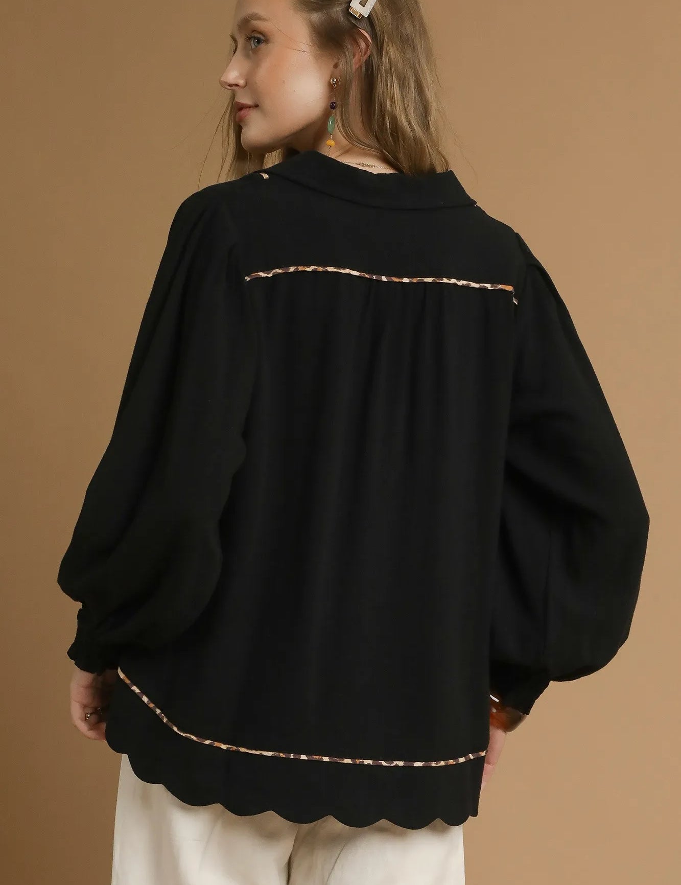 Umgee Full Size Linen Scallop Hem Blouse with Contrast Trim Plus Size | Daverri Fashions