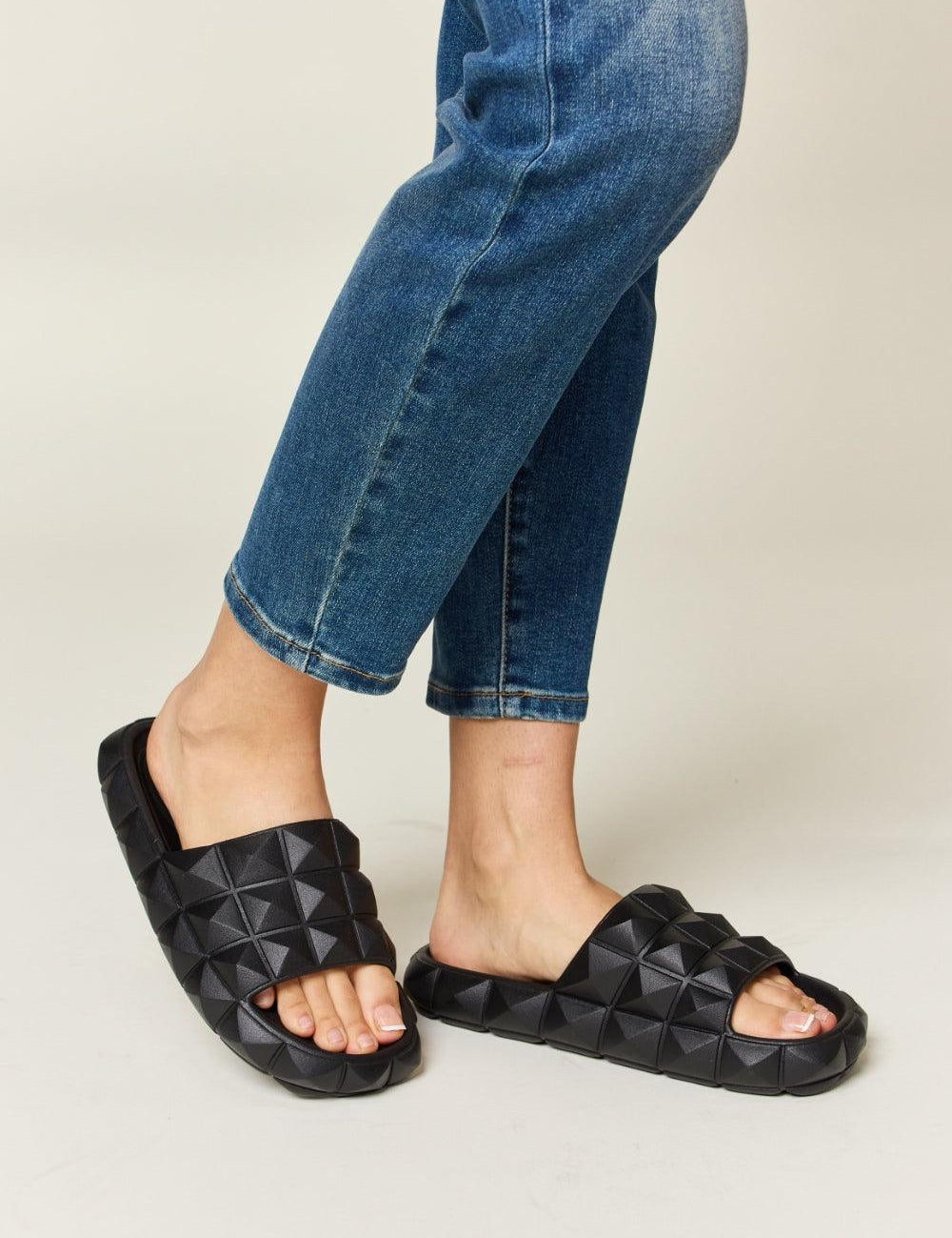 WILD DIVA Pyramid Stud Toe Band Footbed Sandals Black