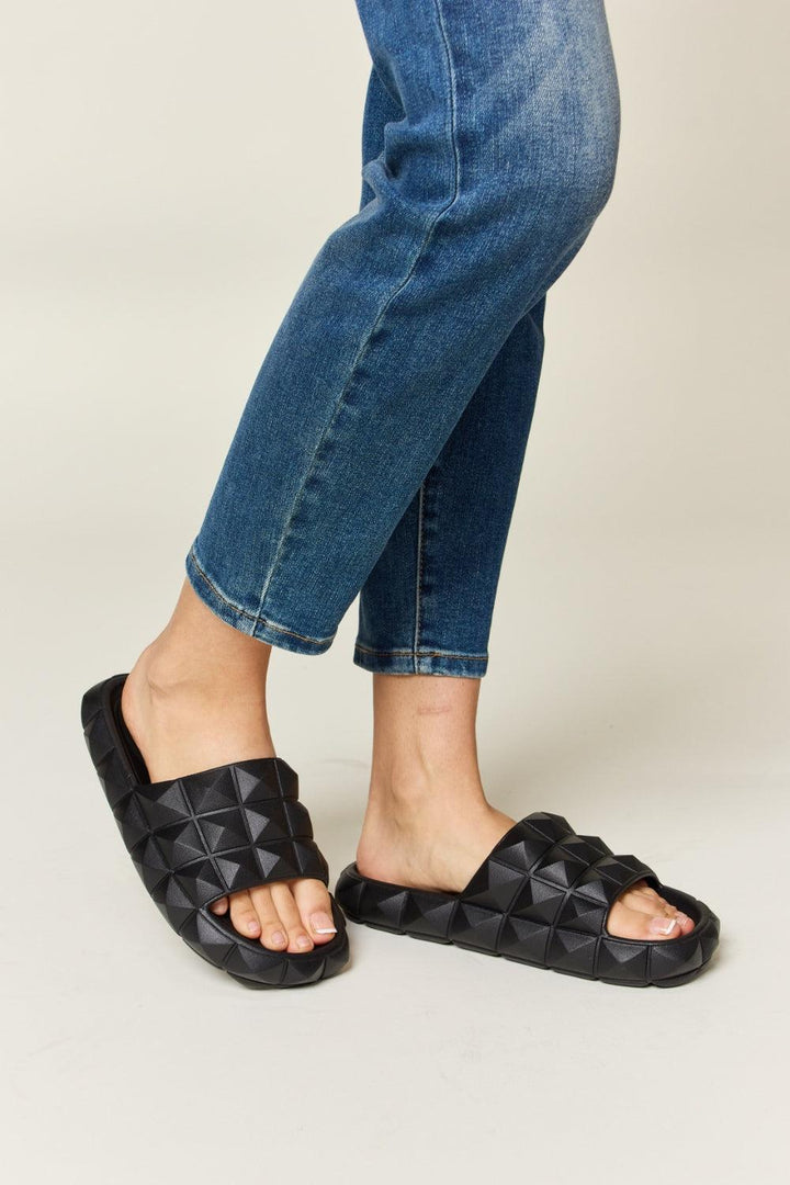 WILD DIVA Pyramid Stud Toe Band Footbed Sandals Black