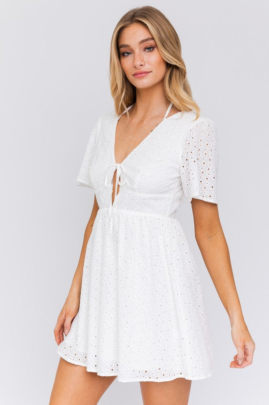 Le Lis Short Sleeve Babydoll Style Dress WHITE Babydoll Dresses