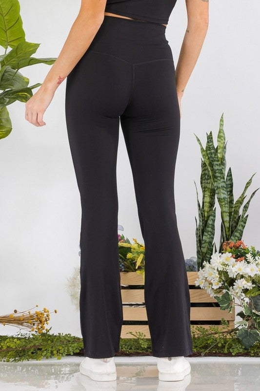 Black high-waisted flared leggings in butterysoft fabric with side pockets