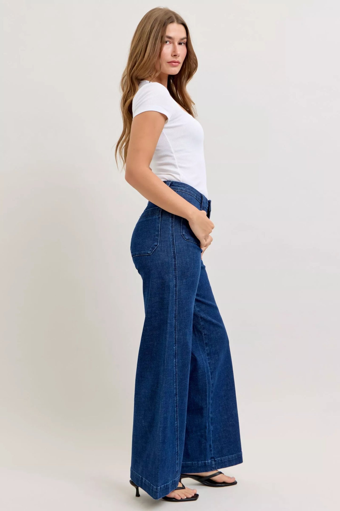 Judy Blue high-waisted retro wide jeans in indigo wash with patch pockets and twisted seams