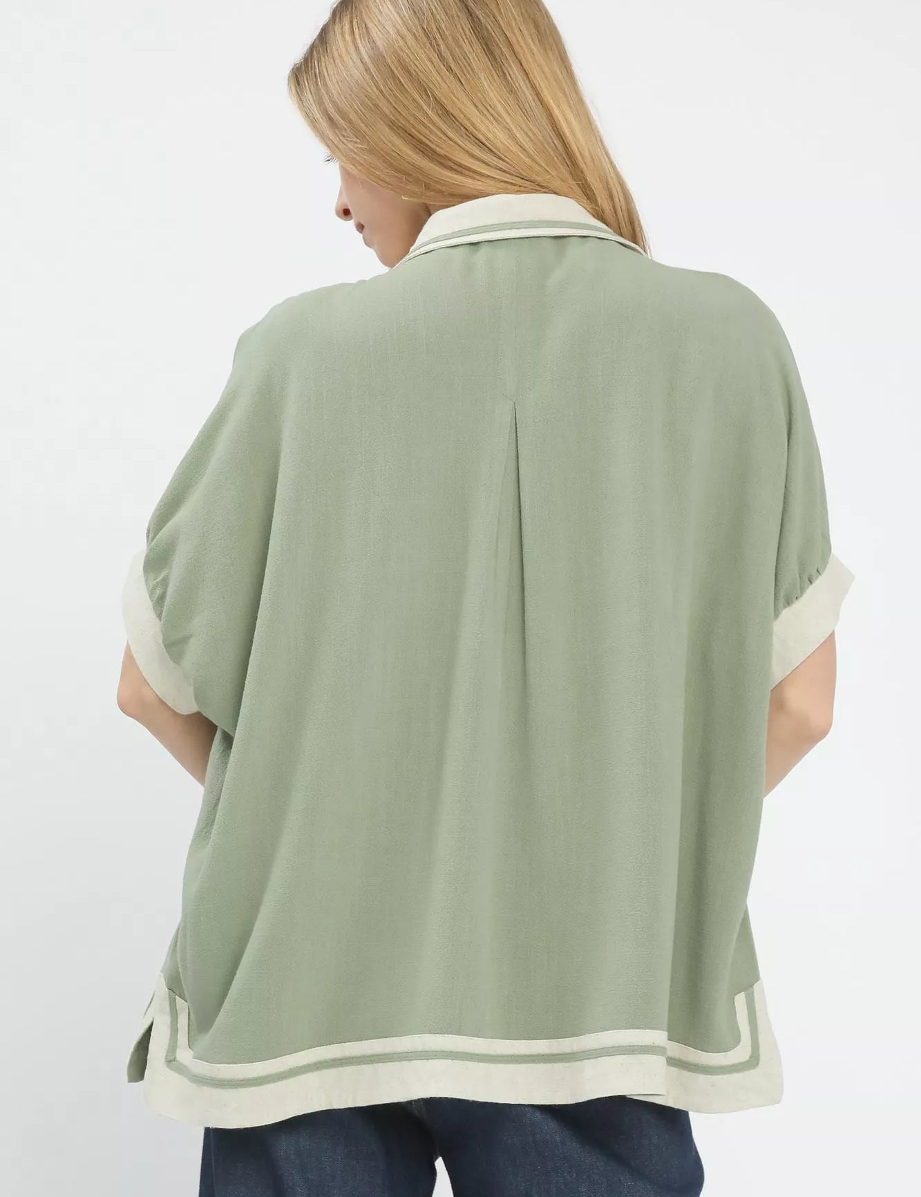 Mint Umgee linen button front top with cream contrast piping