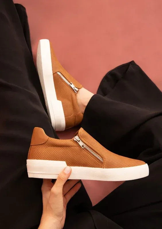 Zion 2 Sneakers - DAVERRI FASHIONS