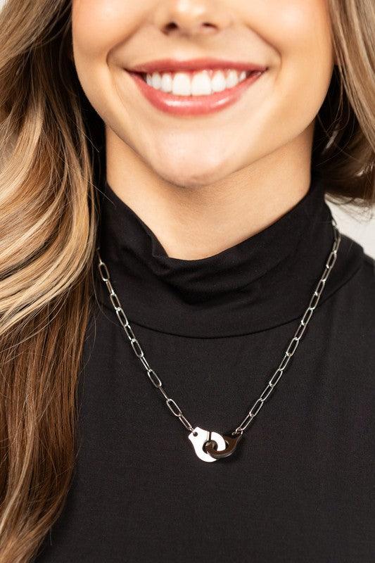 18K STAINLESS STEEL HANDCUFF NECKLACE Silver OneSize