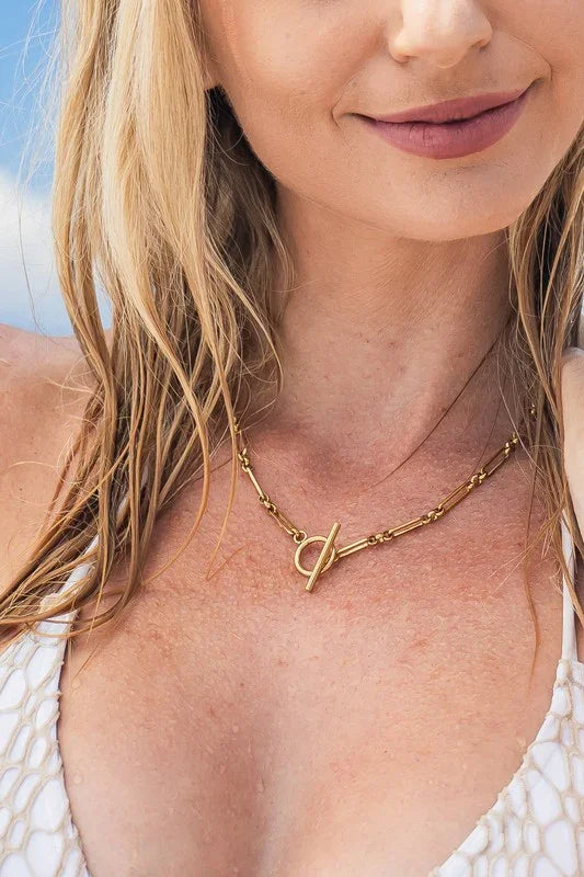 18K stainless steel toggle chain necklace with gold initial and diamond cut design