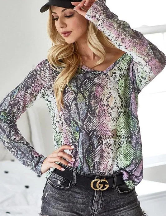 LAVENDER GREEN BiBi Snakeskin Print Low Gauge Hacci V Neck Top | Tops Daverri Fashions
