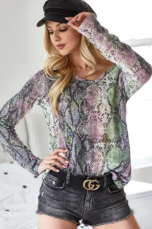 LAVENDER GREEN BiBi Snakeskin Print Low Gauge Hacci V Neck Top | Tops Daverri Fashions