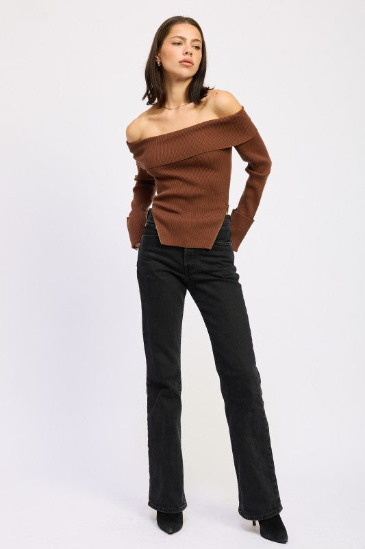 RIBBED OFF SHOULDER SWEATER WITH ZIPPER