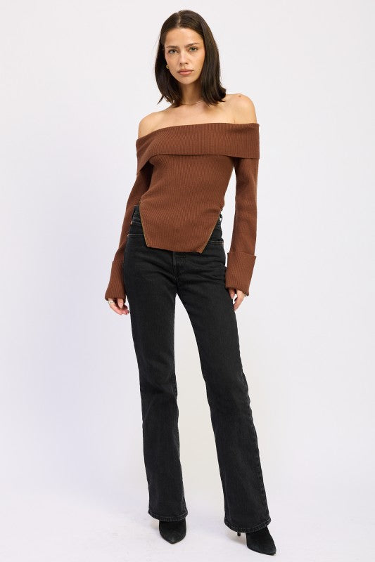 RIBBED OFF SHOULDER SWEATER WITH ZIPPER