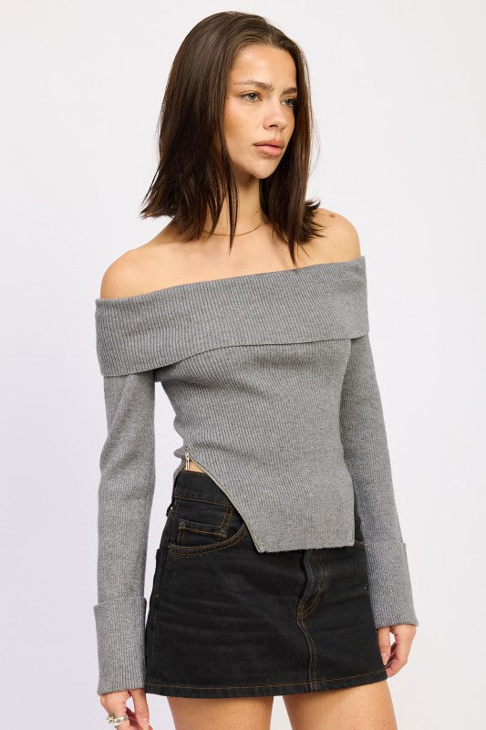 RIBBED OFF SHOULDER SWEATER WITH ZIPPER