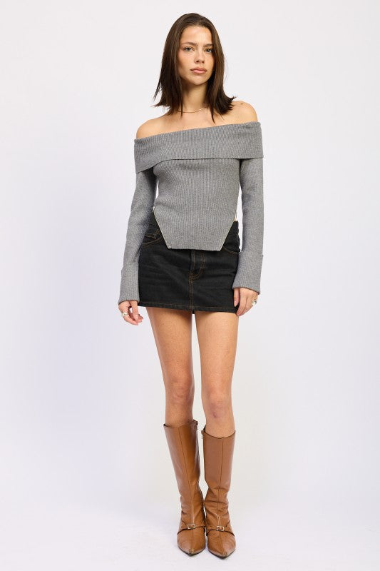 RIBBED OFF SHOULDER SWEATER WITH ZIPPER